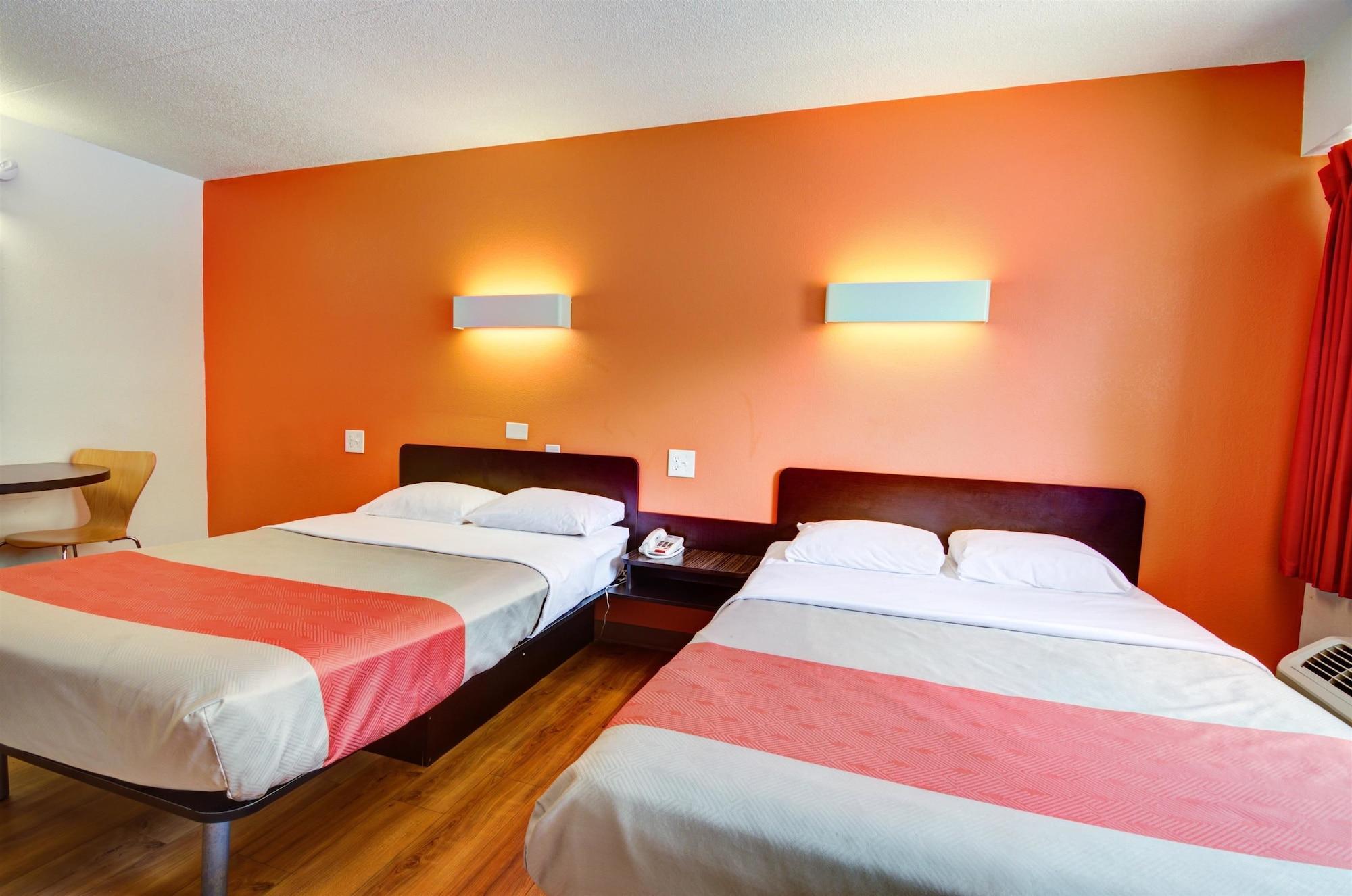 Hotel 6-kansas City, Mo