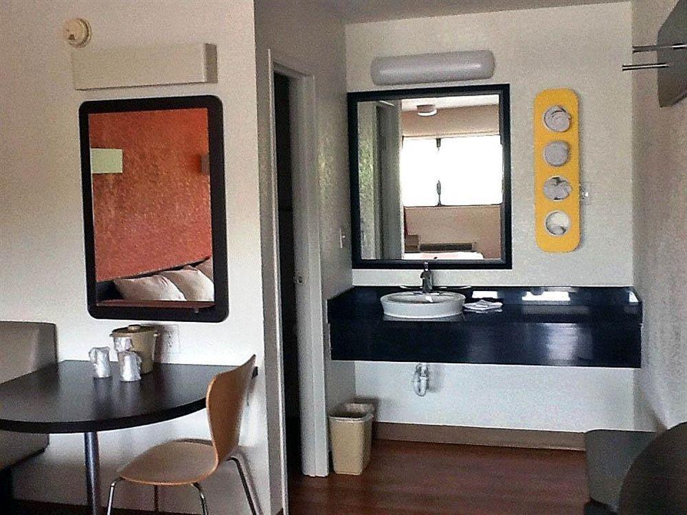Hotel 6-kansas City, Mo 2*